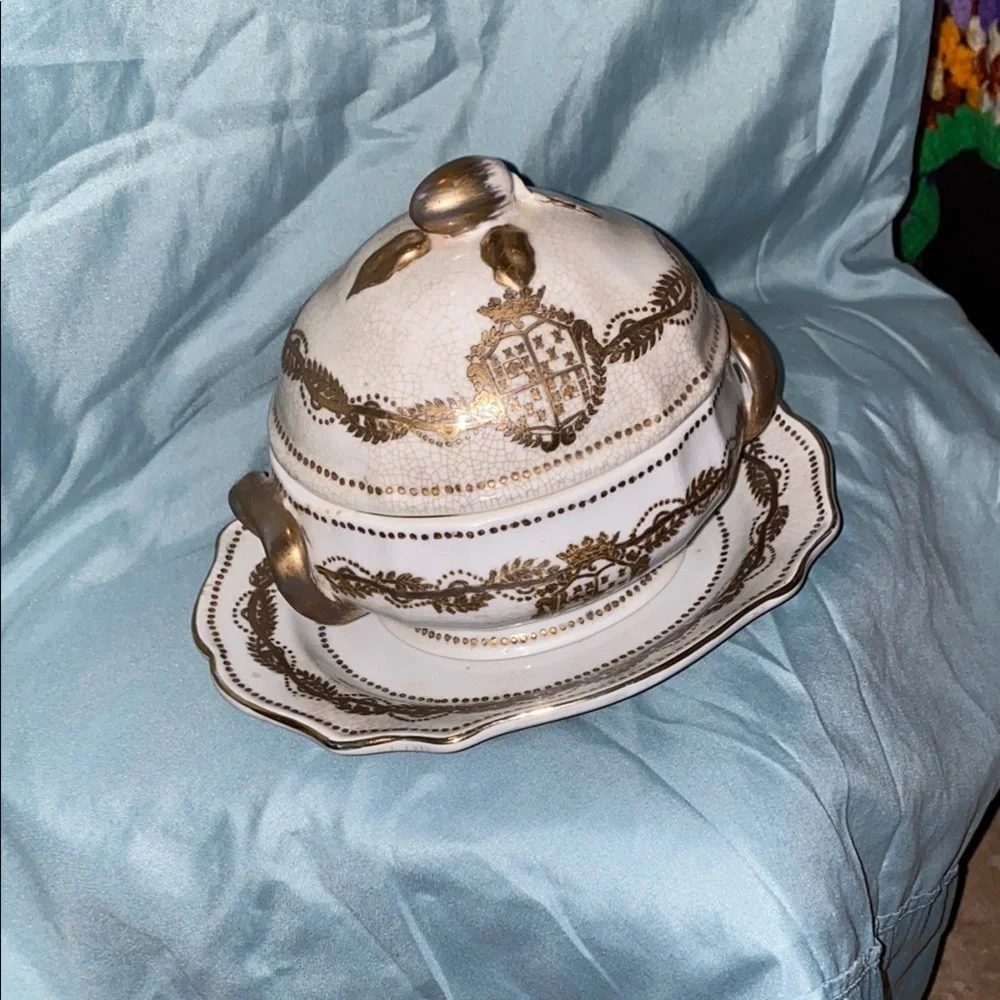 BX48 Vintage 3 pc Wong Lee 1895 Porcelain Collection Gold and White Covered Dish